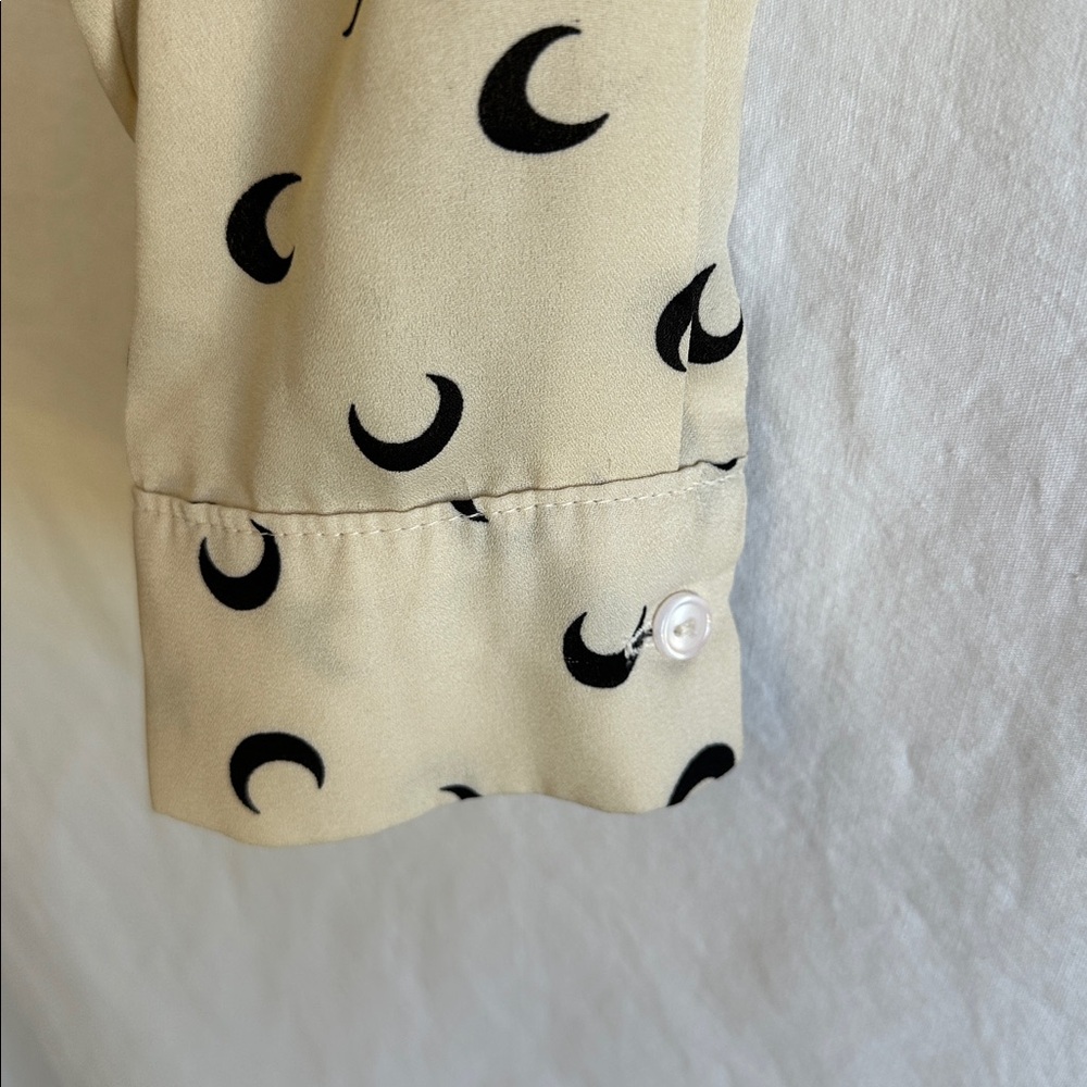Timing brand cream and black crescent moon pattern long sleeve crop top, size S - Picture 5 of 9